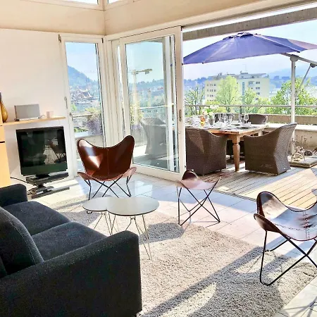 Lakeview Suites *
